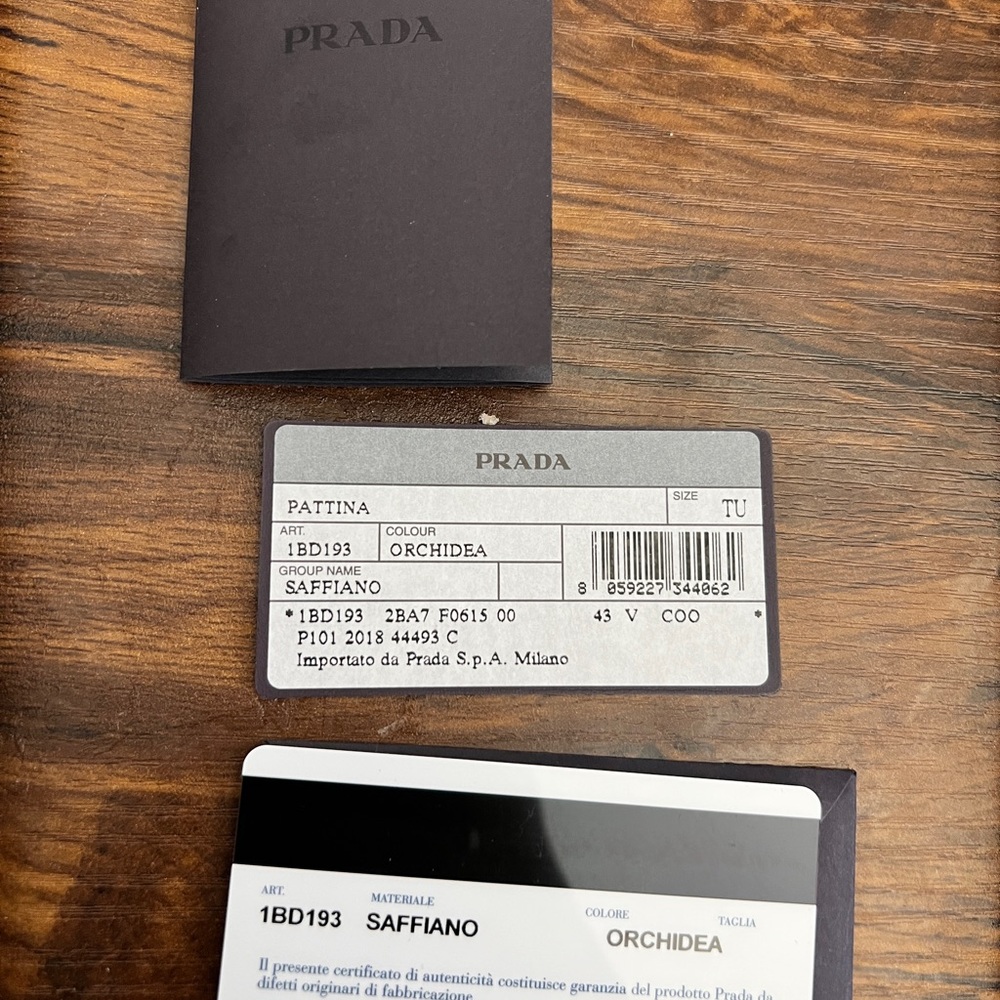 Prada Saffiano crossbody bag LIKE NEW - Picture 7 of 9